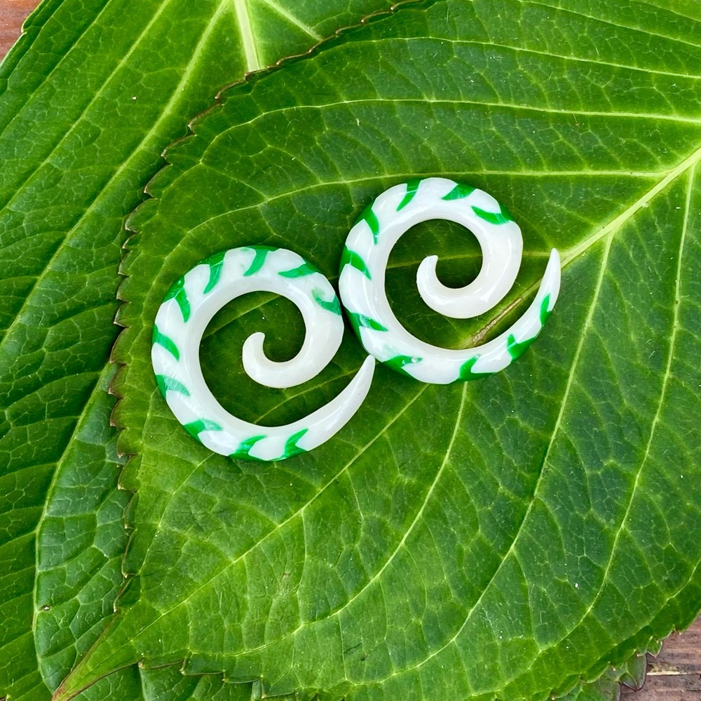 🌈 3/$20 Buffalo Horn/Bone - Tapered Gauge - Tribal Green/White Spiral Earring